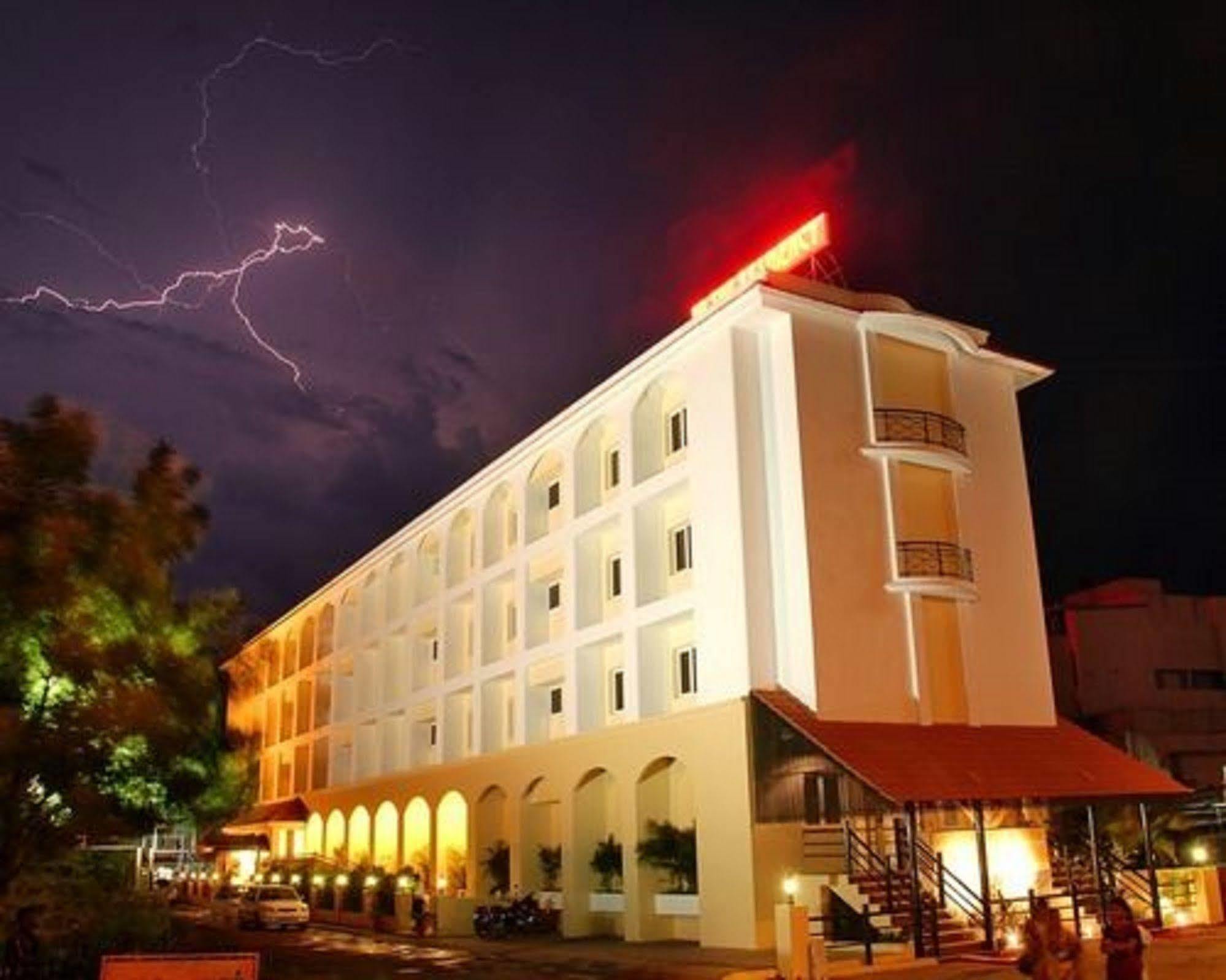 Hotel The Residency Karur Exterior foto