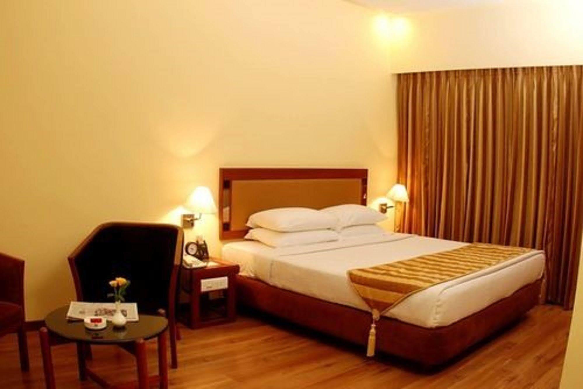 Hotel The Residency Karur Exterior foto